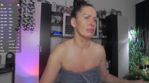 Snapshot of sheilaryan chatting on 02-27-26, 05:07 Sheila GMT 2 Tuesday Wednesday Friday Saturday Sunday- 8 5 online show from 02-27-26, 05:07