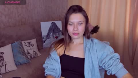 Snapshot of sheillatyler chatting on 11-19-25, 08:25 Alexis online show from 11-19-25, 08:25