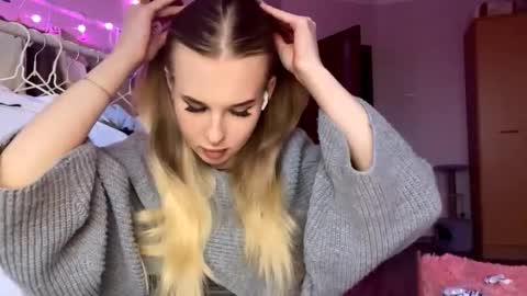 Jenny online show from 09-19-25, 03:02