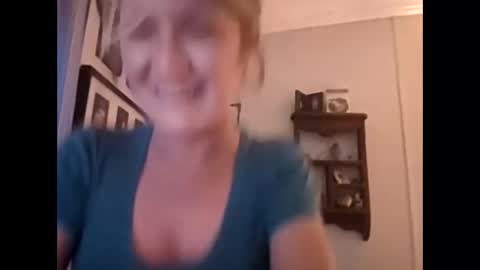 Snapshot of sheseemsinnocent chatting on 10-31-25, 02:07 sheseemsinnocent online show from 10-31-25, 02:07