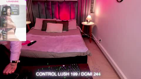 Snapshot of sheyla_hills_ chatting on 12-18-24, 04:31 Sheyla online show from 12-18-24, 04:31