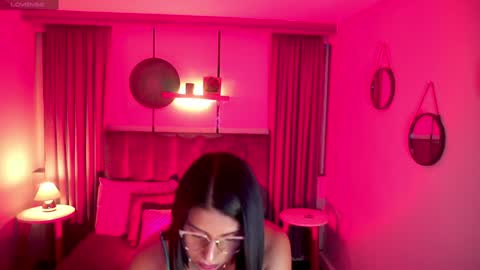 Snapshot of sheyla_hills_ chatting on 01-19-25, 04:33 Sheyla online show from 01-19-25, 04:33