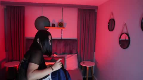 Snapshot of sheyla_hills_ chatting on 02-12-25, 04:01 Sheyla online show from 02-12-25, 04:01