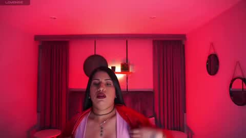 Snapshot of sheyla_hills_ chatting on 02-13-25, 04:22 Sheyla online show from 02-13-25, 04:22