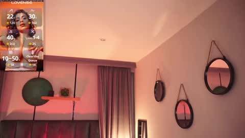 Snapshot of sheyla_hills_ chatting on 09-19-25, 04:03 Sheyla online show from 09-19-25, 04:03