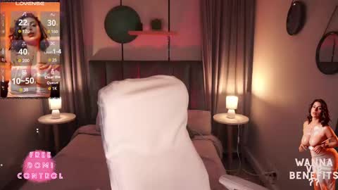 Snapshot of sheyla_hills_ chatting on 09-20-25, 04:02 Sheyla online show from 09-20-25, 04:02
