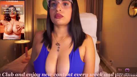 Snapshot of sheyla_hills_ chatting on 11-05-25, 04:45 Sheyla online show from 11-05-25, 04:45