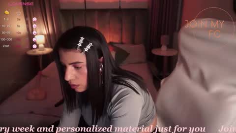 Snapshot of sheyla_hills_ chatting on 11-28-25, 04:26 Sheyla online show from 11-28-25, 04:26