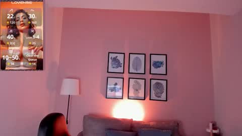 Snapshot of sheyla_hills_ chatting on 12-04-25, 04:00 Sheyla online show from 12-04-25, 04:00