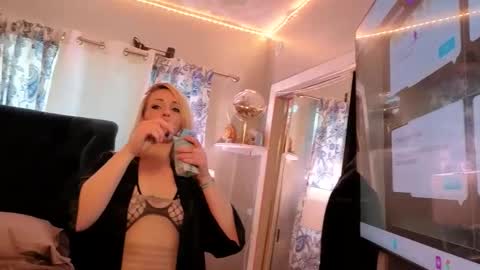 Snapshot of shineboxx chatting on 03-04-26, 08:59 lia pnelli online show from 03-04-26, 08:59