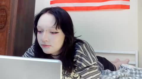 Snapshot of shirleyboulet chatting on 01-18-26, 08:18 Luna online show from 01-18-26, 08:18