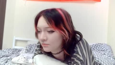 Snapshot of shirleyboulet chatting on 02-11-26, 05:07 Luna online show from 02-11-26, 05:07