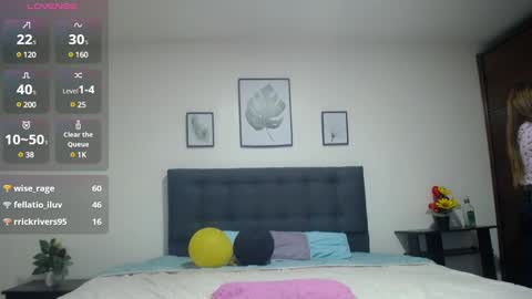 Snapshot of shirly_vannicelli chatting on 01-02-25, 11:27 shirly online show from 01-02-25, 11:27