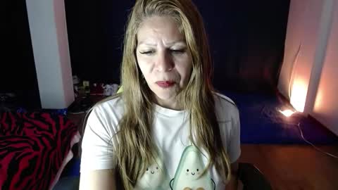 Snapshot of shirly_vannicelli chatting on 10-14-25, 02:56 shirly online show from 10-14-25, 02:56