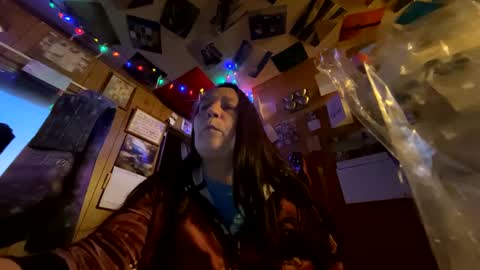 Snapshot of shorty920505 chatting on 09-18-25, 01:18 shorty920505 online show from 09-18-25, 01:18