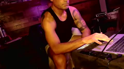 Red4040 online show from 10-31-25, 01:23