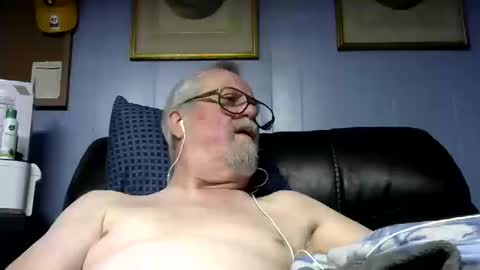 Snapshot of shpoink chatting on 10-16-25, 12:22 shpoink online show from 10-16-25, 12:22