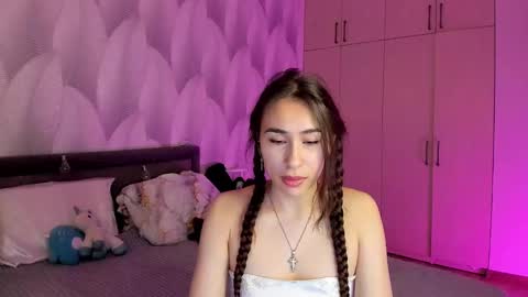 Snapshot of shy_bambiii chatting on 12-20-24, 02:19 Mika online show from 12-20-24, 02:19