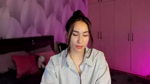 Snapshot of shy_bambiii chatting on 01-29-25, 02:40 Mika online show from 01-29-25, 02:40