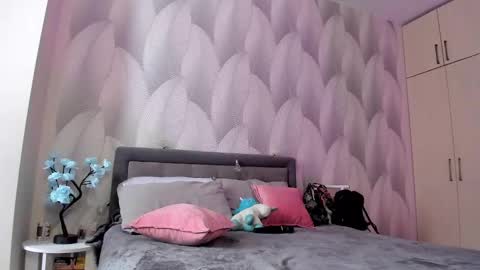 Snapshot of shy_bambiii chatting on 02-10-25, 05:14 Mika online show from 02-10-25, 05:14