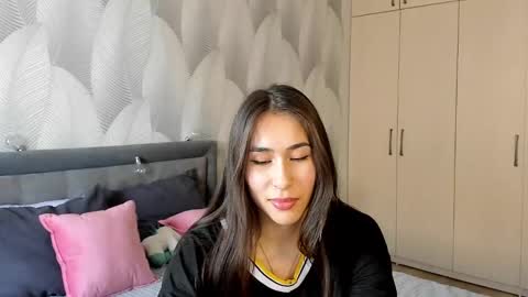 Snapshot of shy_bambiii chatting on 02-24-25, 08:06 Mika online show from 02-24-25, 08:06