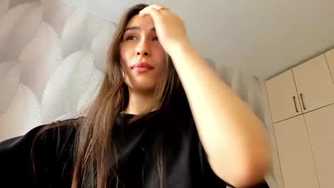 Snapshot of shy_bambiii chatting on 03-04-25, 06:15 Mika online show from 03-04-25, 06:15