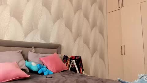 Snapshot of shy_bambiii chatting on 09-20-25, 02:45 Mika online show from 09-20-25, 02:45