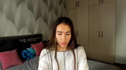 Snapshot of shy_bambiii chatting on 09-21-25, 03:30 Mika online show from 09-21-25, 03:30