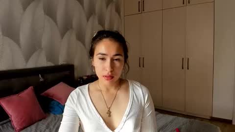 Snapshot of shy_bambiii chatting on 09-25-25, 02:48 Mika online show from 09-25-25, 02:48