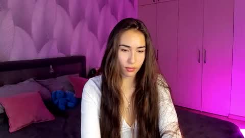 Mika online show from 10-21-25, 01:39