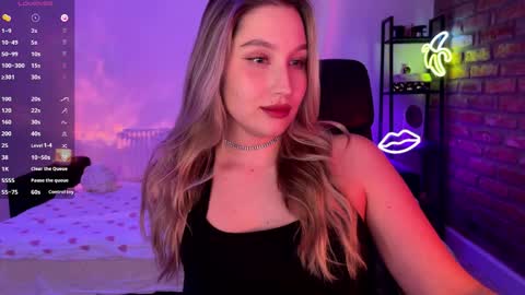 Snapshot of shy_bee chatting on 10-20-25, 12:00 Alice online show from 10-20-25, 12:00