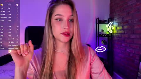 Snapshot of shy_bee chatting on 11-16-25, 12:38 Alice online show from 11-16-25, 12:38