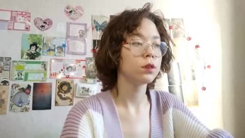 Snapshot of shy_kiss_twinkle_bloop chatting on 09-09-25, 01:21 Milena online show from 09-09-25, 01:21