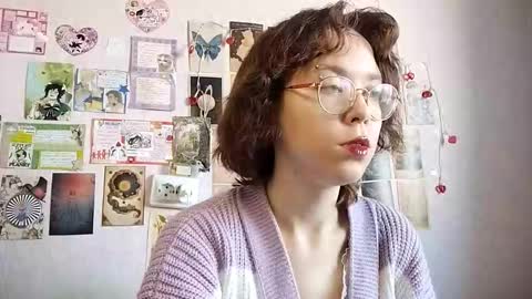 Snapshot of shy_kiss_twinkle_bloop chatting on 09-17-25, 09:00 Milena online show from 09-17-25, 09:00