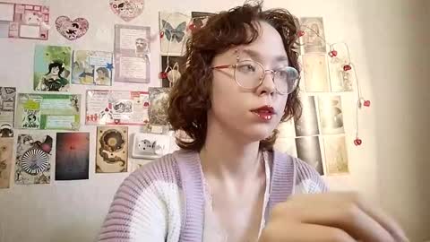 Snapshot of shy_kiss_twinkle_bloop chatting on 09-18-25, 01:24 Milena online show from 09-18-25, 01:24