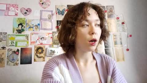 Snapshot of shy_kiss_twinkle_bloop chatting on 09-19-25, 11:00 Milena online show from 09-19-25, 11:00