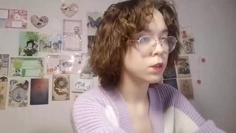 Snapshot of shy_kiss_twinkle_bloop chatting on 09-22-25, 01:02 Milena online show from 09-22-25, 01:02