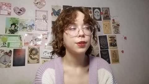 Snapshot of shy_kiss_twinkle_bloop chatting on 10-01-25, 01:06 Milena online show from 10-01-25, 01:06