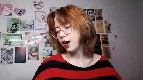 Snapshot of shy_kiss_twinkle_bloop chatting on 10-10-25, 01:43 Milena online show from 10-10-25, 01:43