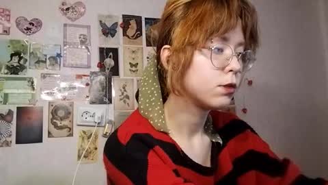 Snapshot of shy_kiss_twinkle_bloop chatting on 10-11-25, 12:15 Milena online show from 10-11-25, 12:15