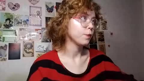 Snapshot of shy_kiss_twinkle_bloop chatting on 10-17-25, 01:14 Milena online show from 10-17-25, 01:14