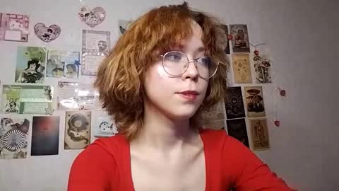 Snapshot of shy_kiss_twinkle_bloop chatting on 10-21-25, 01:12 Milena online show from 10-21-25, 01:12