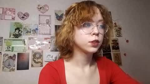 Snapshot of shy_kiss_twinkle_bloop chatting on 10-22-25, 01:11 Milena online show from 10-22-25, 01:11