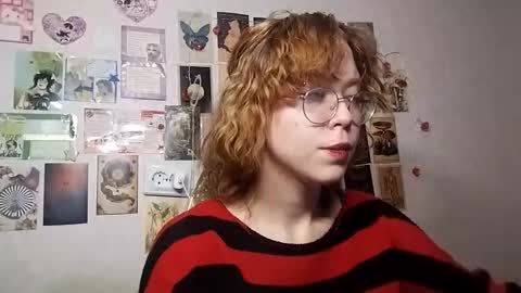 Snapshot of shy_kiss_twinkle_bloop chatting on 10-23-25, 01:32 Milena online show from 10-23-25, 01:32