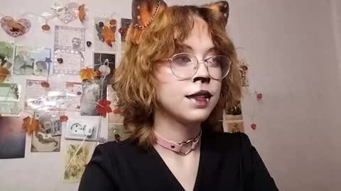 Snapshot of shy_kiss_twinkle_bloop chatting on 10-31-25, 02:07 Milena online show from 10-31-25, 02:07