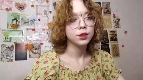 Snapshot of shy_kiss_twinkle_bloop chatting on 11-05-25, 01:00 Milena online show from 11-05-25, 01:00