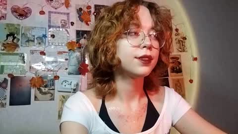 Snapshot of shy_kiss_twinkle_bloop chatting on 11-07-25, 02:17 Milena online show from 11-07-25, 02:17