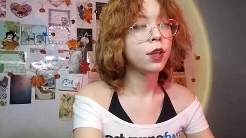 Snapshot of shy_kiss_twinkle_bloop chatting on 11-10-25, 01:10 Milena online show from 11-10-25, 01:10