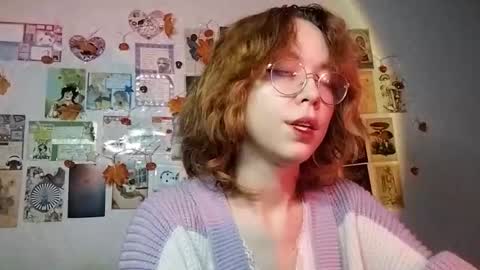 Snapshot of shy_kiss_twinkle_bloop chatting on 11-11-25, 01:44 Milena online show from 11-11-25, 01:44