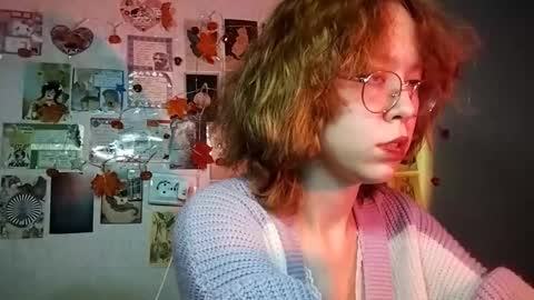 Snapshot of shy_kiss_twinkle_bloop chatting on 11-13-25, 04:06 Milena online show from 11-13-25, 04:06